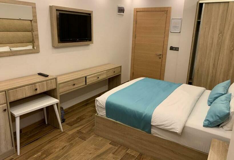 디럭스 룸, Danis Motel