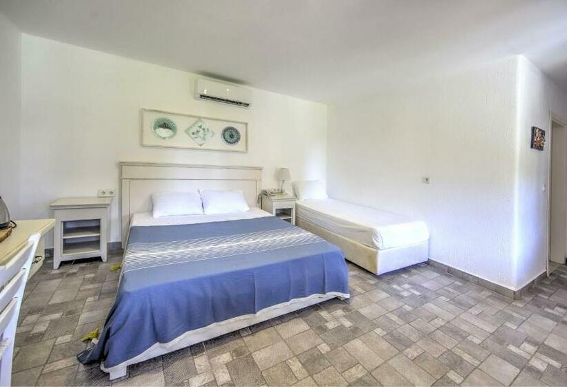 Номер Стандарт Трехместный, Kefi Beach & Suites
