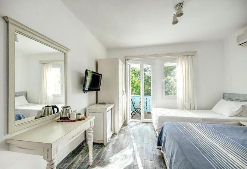 Номер Стандарт Трехместный, Kefi Beach & Suites