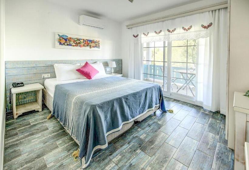 Номер Deluxe Вид на Море Боковой, Kefi Beach & Suites
