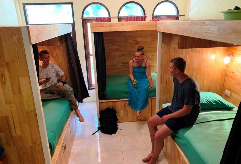 ルームシェアのワンベッド, Coco Khao Sok Hostel