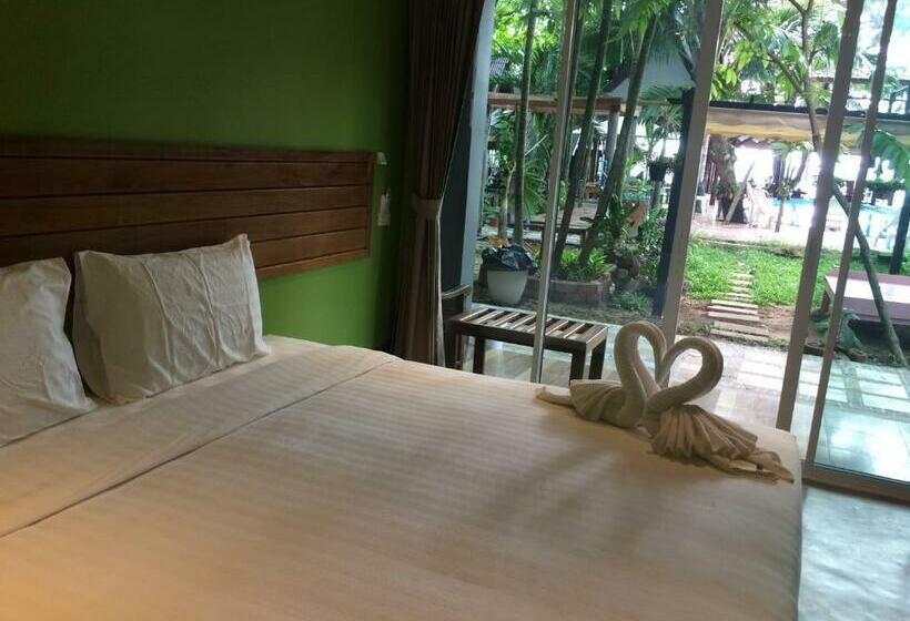 Номер Deluxe Вид на Бассейн, Apple Beachfront Resort