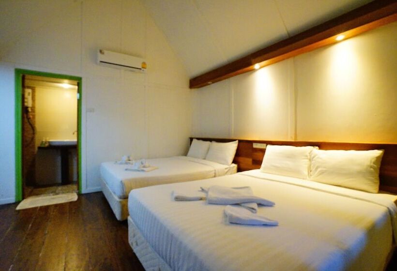 Семейный Номер, Apple Beachfront Resort