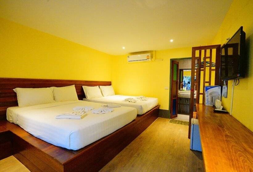 Семейный Номер, Apple Beachfront Resort