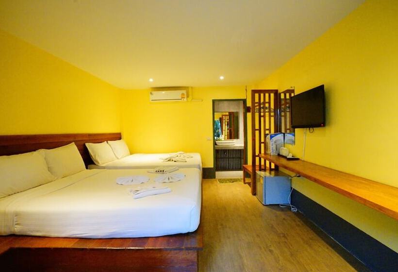 Семейный Номер, Apple Beachfront Resort