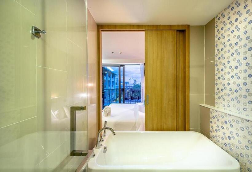 اتاق لوکس با چشم‌انداز استخر, Plaai Prime Hotel Rayong Sha Extra Plus
