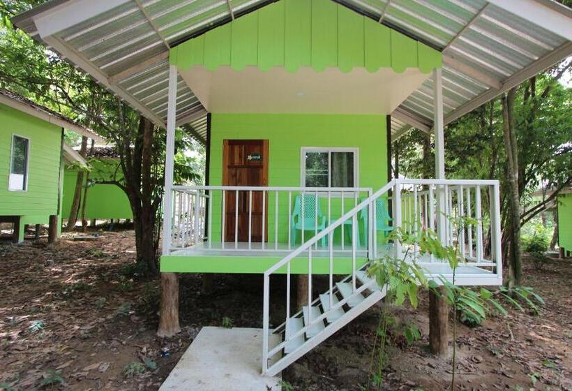Бунгало Superior, Koh Phayam Greentawan Resort