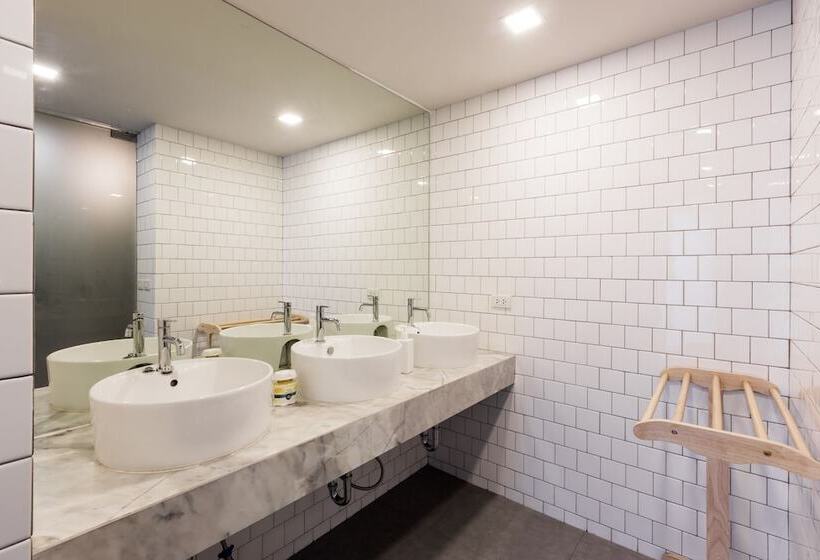 공동 객실, Snoozz Hotel Krabi