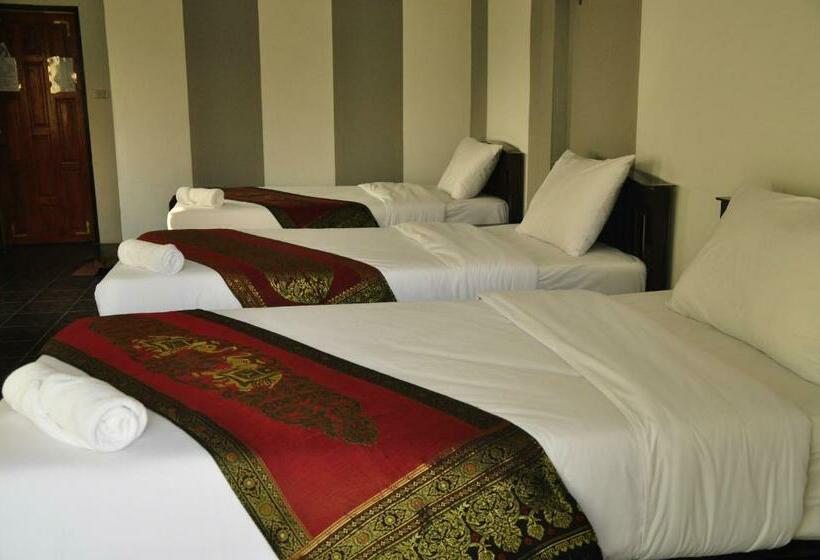 Трехместный Номер Стандарт с Балконом, Chiang Rai Khuakrae Resort