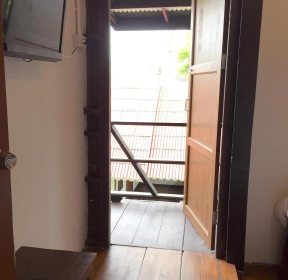 Standard room with outdoor bath, Niwas Ayutthaya