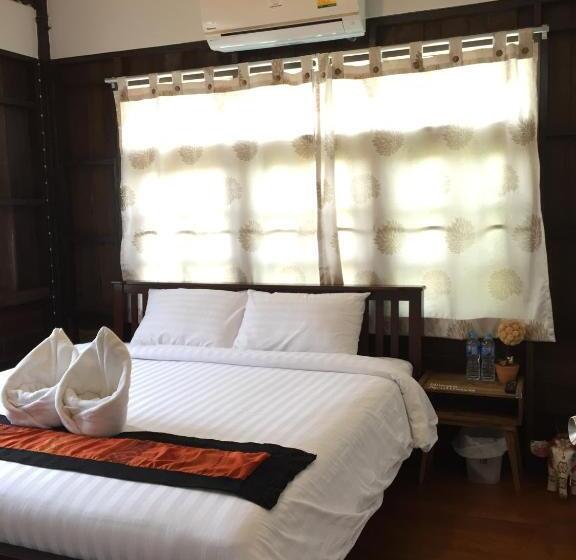 Standard room with outdoor bath, Niwas Ayutthaya