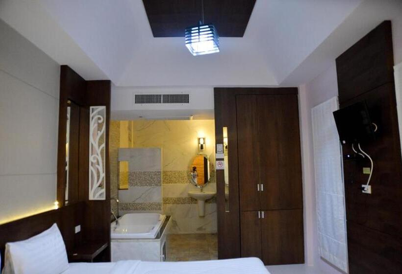 سوئیت با وان آب گرم, Chanpraya Resort