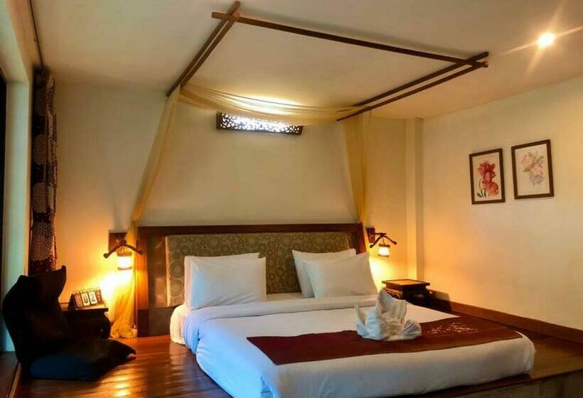 غرفة قياسية مطلّة علي الحديقة, Ploy Resort