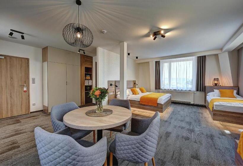 غرفة قياسية رباعية, Wellness Hotel Fénix