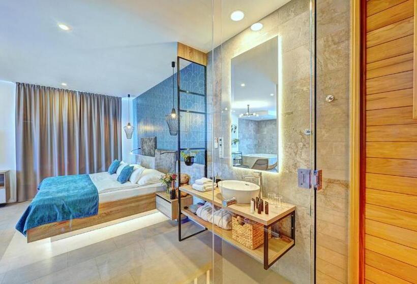 جناح, Wellness Hotel Fénix