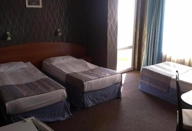 标准三人间, Family Hotel Lazuren Briag