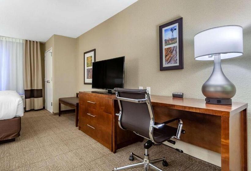 Люкс Кровать Кинг, Comfort Inn & Suites Sidney I 80