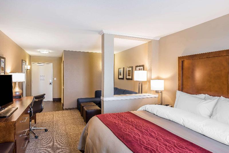 Люкс Кровать Кинг, Comfort Inn & Suites Sidney I 80