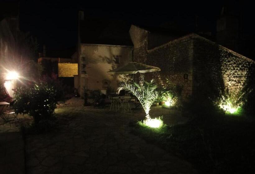 اتاق استاندارد با چشم‌انداز کوهستان, La Villa Du 15   Chambres Indépendantes & Autonomes Du Restaurant La Maison   Clim Et Piscine Chauff