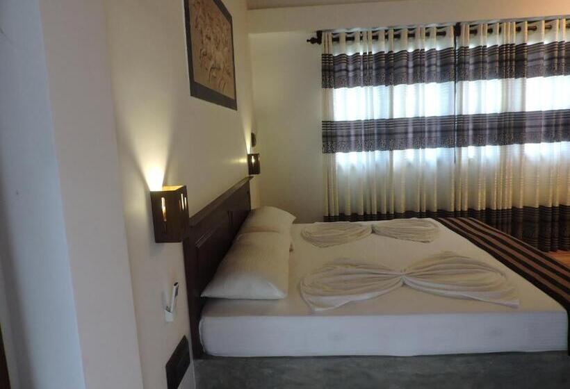 Номер Deluxe с Балконом, Asantha Guest House