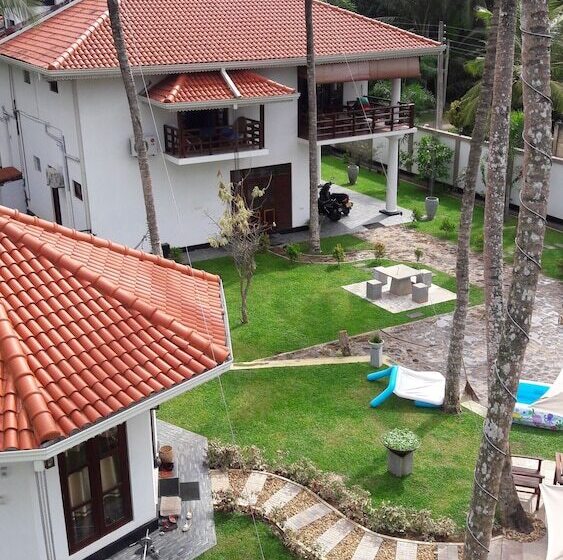 Номер Deluxe, Helis Place