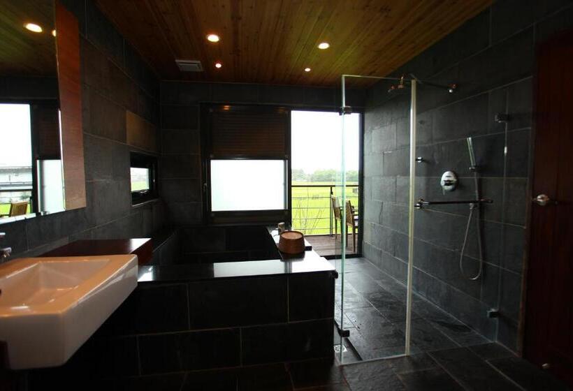 اتاق کلاسیک چهارنفره, 輕塵別院serenegray B&b
