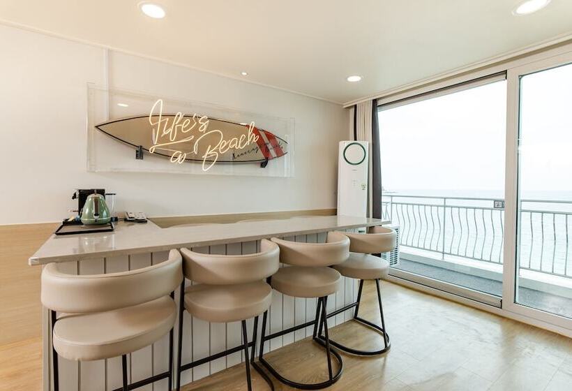Королевский Люкс, Kensington Resort Seorak Beach