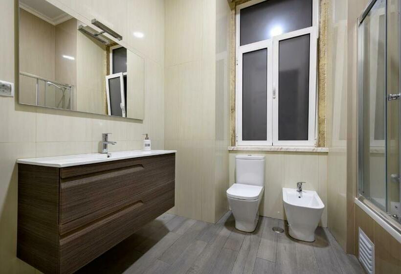 اتاق استاندارد با سرویس بهداشتی مشترک, Pensao Londres