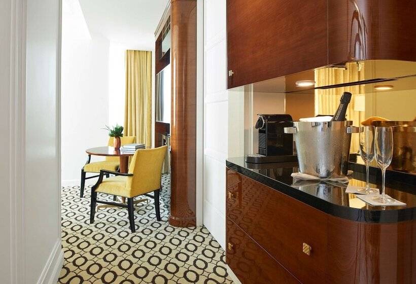 디럭스 주니어 스위트, Waldorf Astoria Beverly Hills