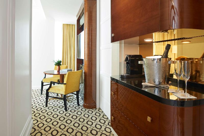 스탠다드 룸 킹사이즈 침대, Waldorf Astoria Beverly Hills