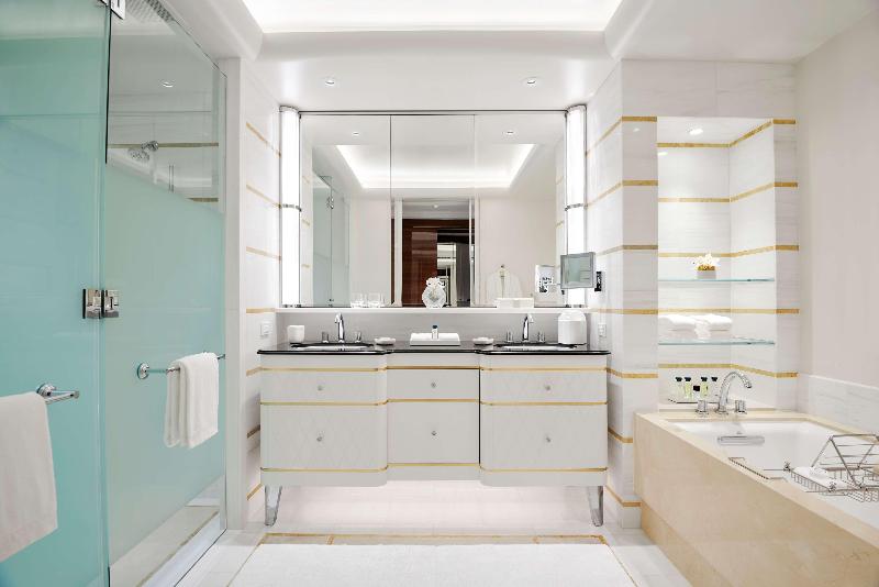 디럭스 룸 킹사이즈 침대, Waldorf Astoria Beverly Hills