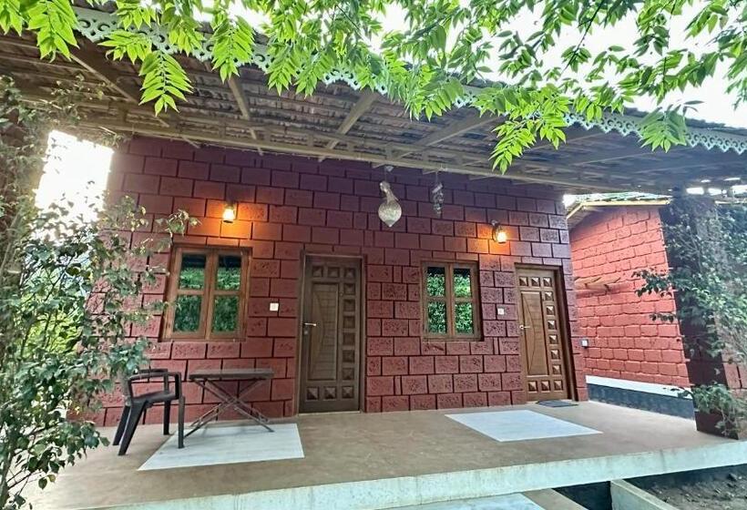 Номер Deluxe с Балконом, Hrishivan Resort Nagaon