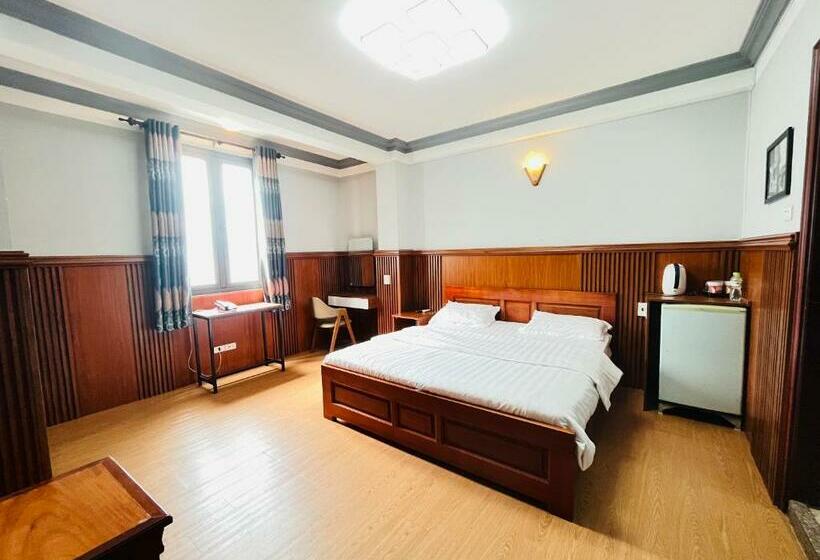 Deluxe Room, Myti