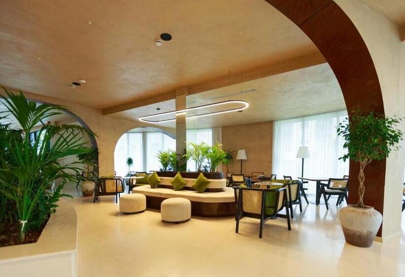 家庭间, Flower Hotels & Resorts