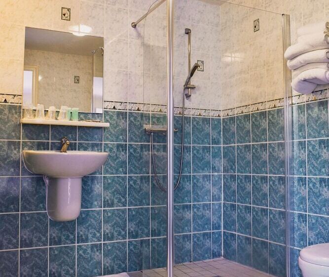 Трехместный Номер Стандарт Вид на Сад, Hôtel Heod   Binic   Saint Quay Portrieux