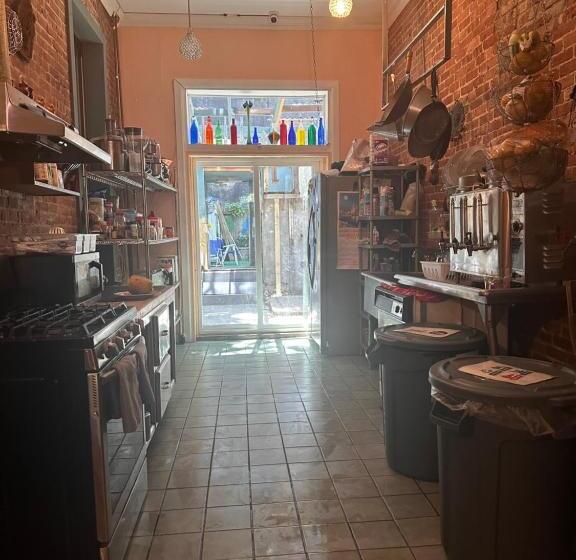 اتاق لوکس, Macaw Guest House