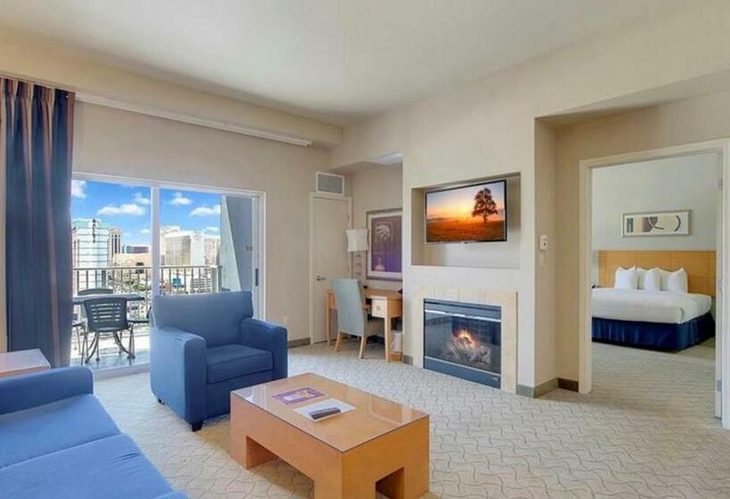 带1个卧室的带阳台的公寓, Condo At Platinum Hotel Strip View