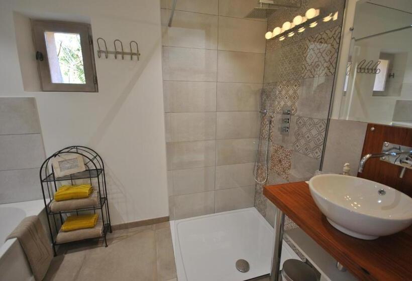 اتاق استاندارد, B&b La Badelle