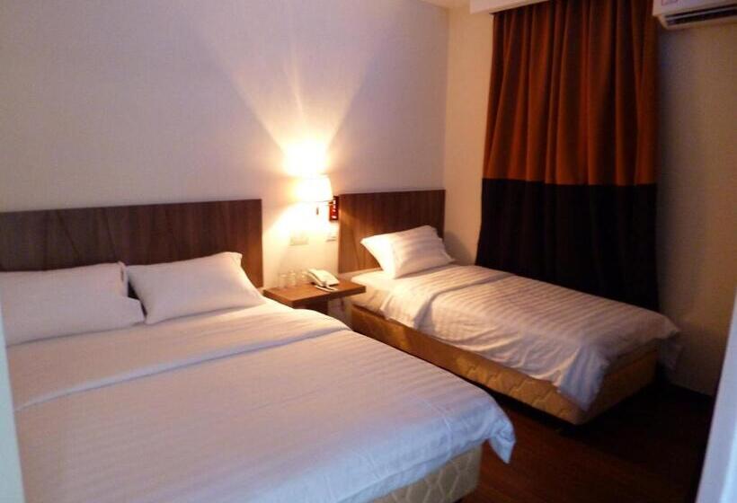 Трехместный Номер Deluxe, 9 Square Hotel   Bangi