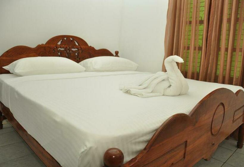 Номер Deluxe с Балконом, Sujatha Tourist Rest