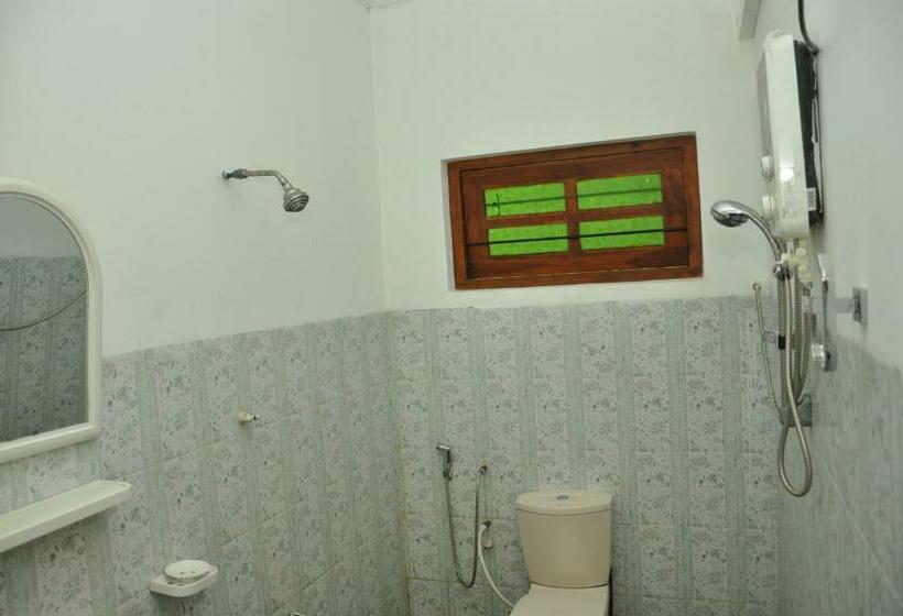 Номер Deluxe с Балконом, Sujatha Tourist Rest