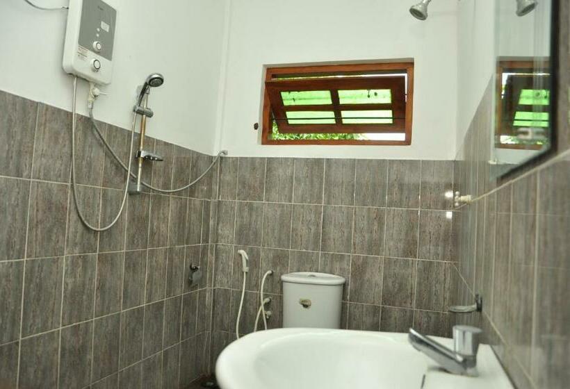 Семейный Номер, Sujatha Tourist Rest