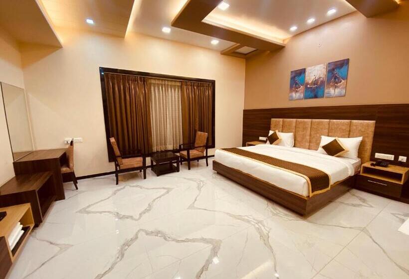 Люкс, Skyworld Hotels & Resorts