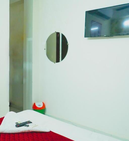 Номер Deluxe, Shubham Paradise Noida 70