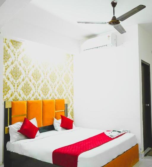 Номер Deluxe, Shubham Paradise Noida 70