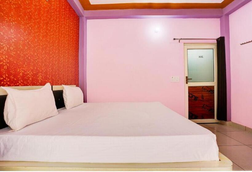 Трехместный Номер Классика, Oyo Hotel Rockland