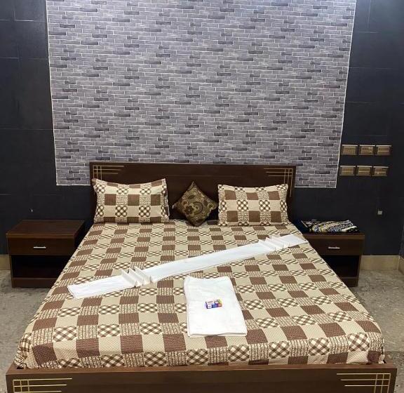 اتاق لوکس, Jinnah Inn Guest House