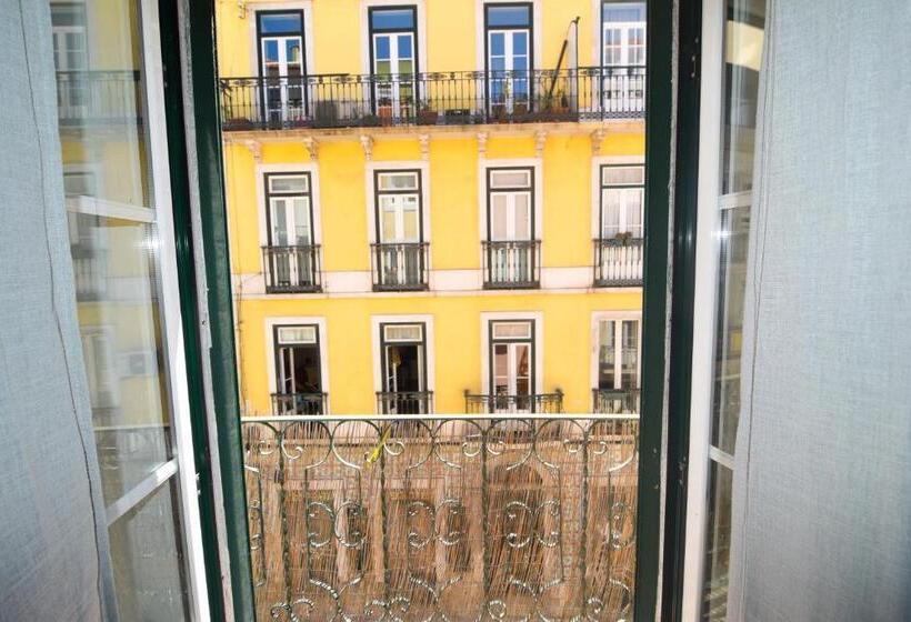 标准间带阳台, Shared Apartment With Bright Private Patio In Lisboa