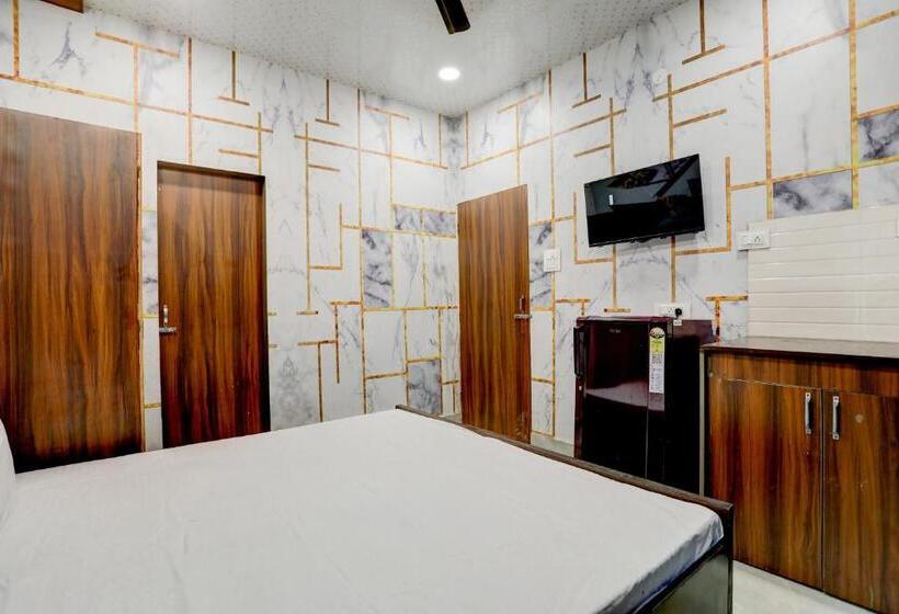 Трехместный Номер Классика, Rishu Homestay    Lpu Law Gate    For Students, Couples, Parents, Family And Travellers
