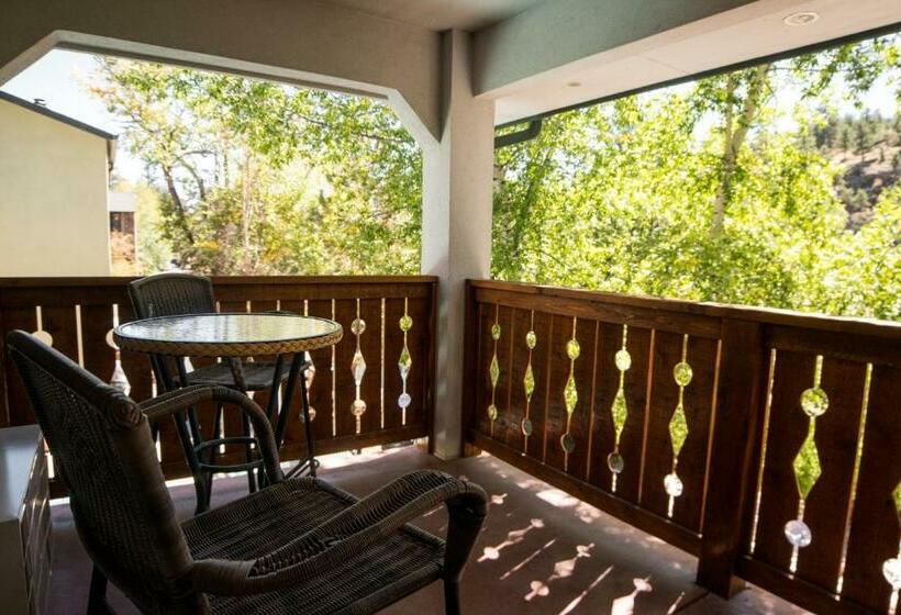 Номер Deluxe Кровать Куин, Silver Moon Inn